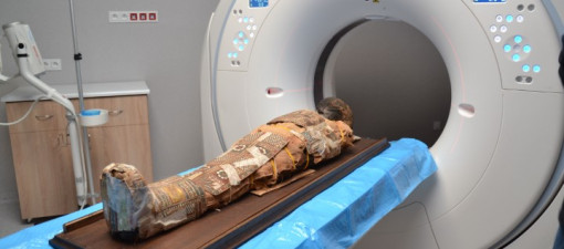 Mumia dziecka sprzed dwóch tysięcy lat przebadana w Lublinie