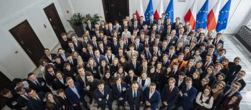 Młodzi przy stole legislacyjnym i działania Rady Młodzieżowej w Senacie