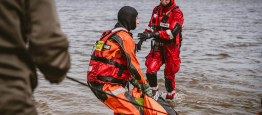 Ćwiczenia na zbiorniku w Kunowie. Terytorialsi i strażacy szkolili działania na wodzie 17 kwietnia