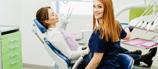 Drobna zmiana, duży efekt - bonding i wybielanie zębów w Medicum Dent